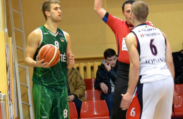Savo aikštelėje Jonavos krepšininkai mačo pabaigoje susitvarkė su šilutiškiais