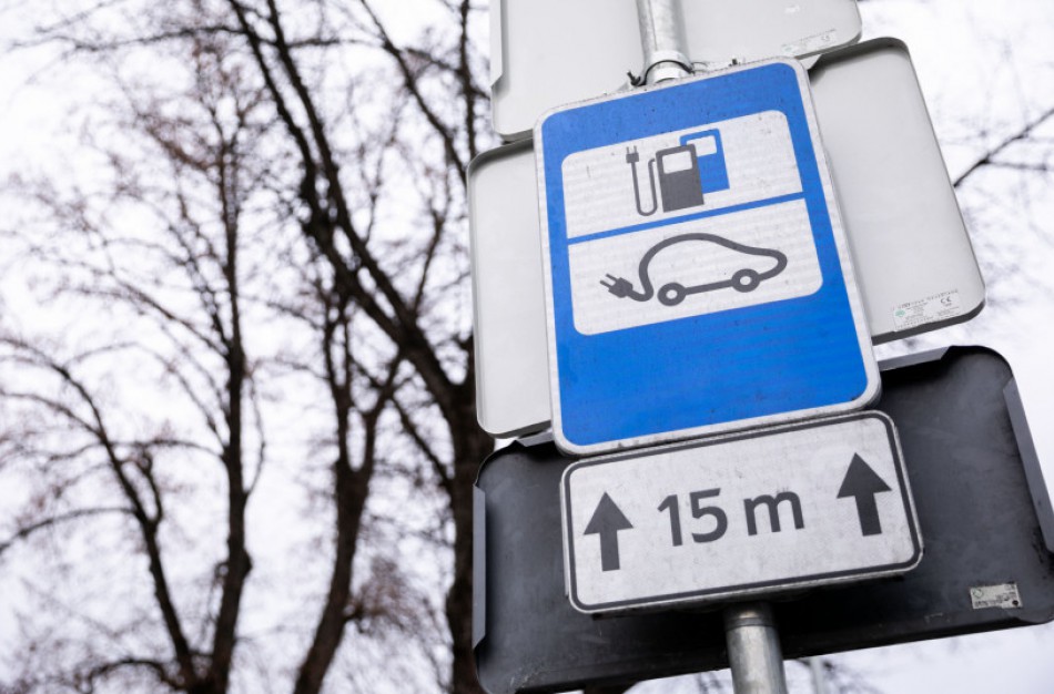 S. Gentvilas: „Nuo šiol elektromobilių krovimo stotelės prie pastatų turės sudaryti penktadalį parkingo“