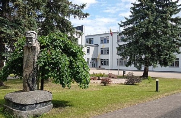 Jonavos Jeronimo  Ralio gimnazijoje – svarbūs pokyčiai: kodėl šiuolaikiniam mokiniui neužtenka vadovėlio?