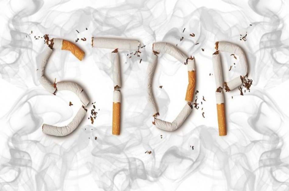 Vieni purtosi draudimo rūkyti balkonuose, kiti skelbiasi „Nerūkymo zonomis“