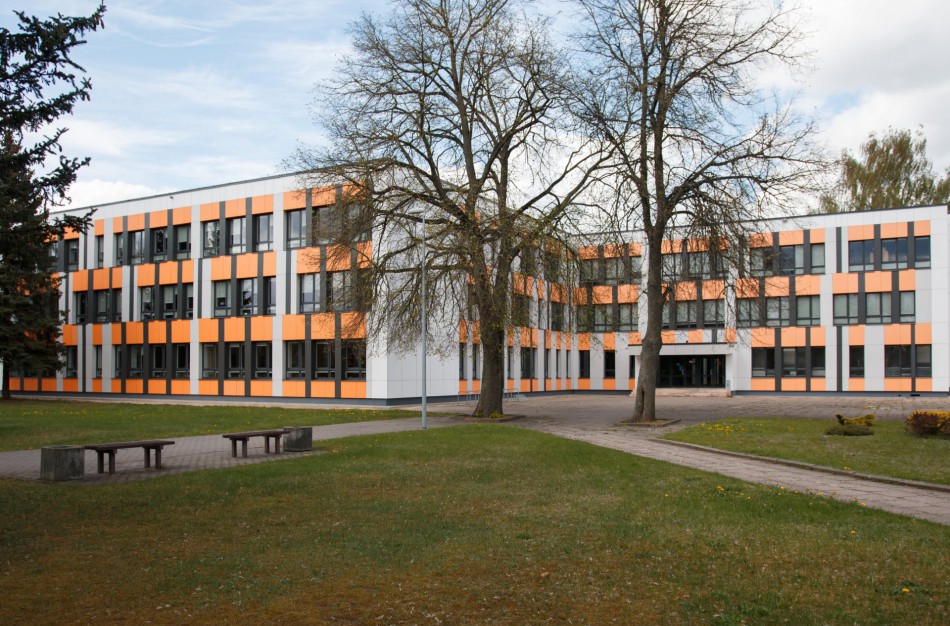 Ženkliai didėja mokyklų ir darželių vadovų atlyginimai