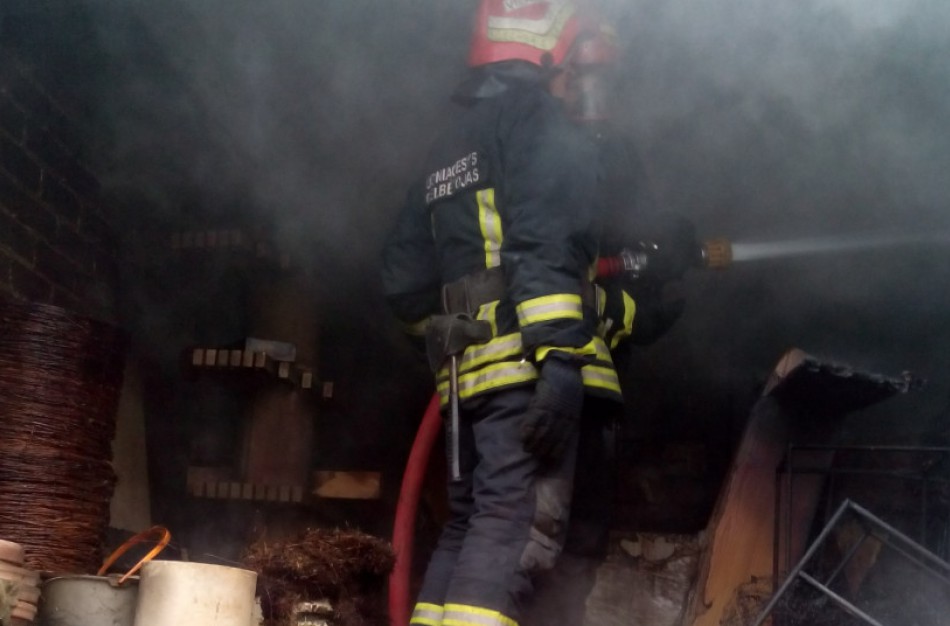 Šveicarijos seniūnijoje atvira liepsna degė namo rūsys