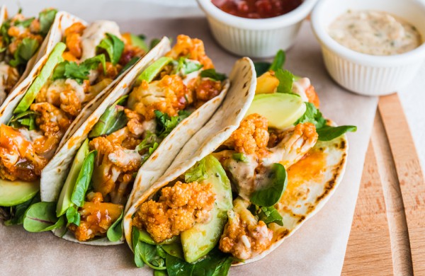 Įvairiaspalviai žiediniai kopūstai: sveikesnė mitybos alternatyva ir skoniu nustebinantys daržovių receptai