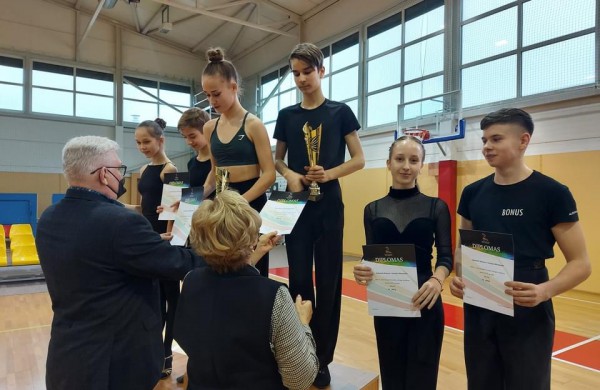Jonaviečiai - geriausių Lietuvos 2021 m. sportinių šokių reitingo porų nugalėtojai