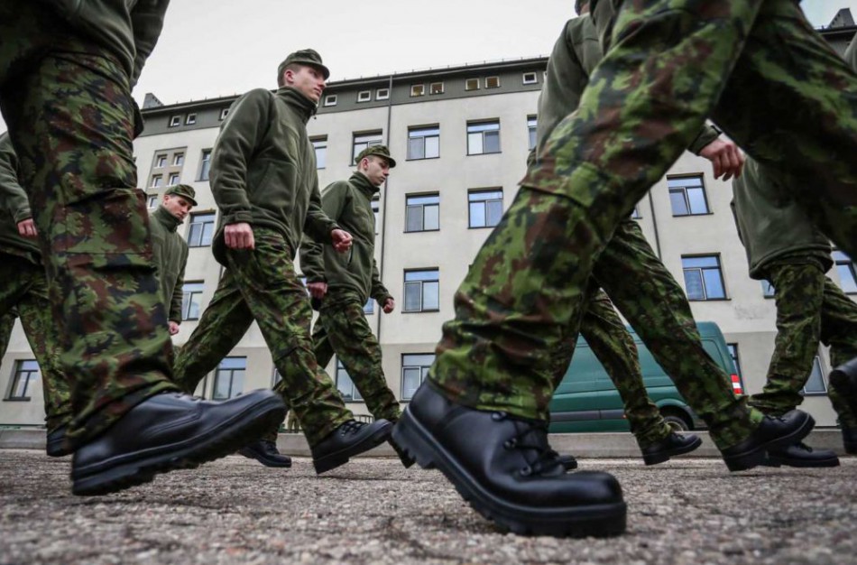 Seimas dar 3 mėnesiams pratęsė ekstremaliųjų situacijų metu kariams suteiktus įgaliojimus jiems nepavaldžių asmenų atžvilgiu