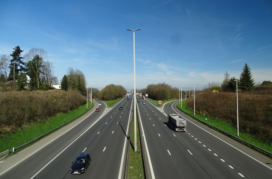 Vežėjai prašo atšaukti skubotai priimtą sprendimą didinti taršos mokestį