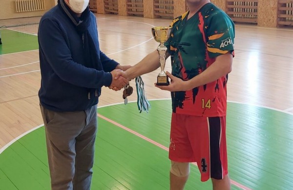 Iš sostinės sporto klubo ,,Achespo“ mėgėjų tinklinio ir krepšinio komandos grįžo su apdovanojimais