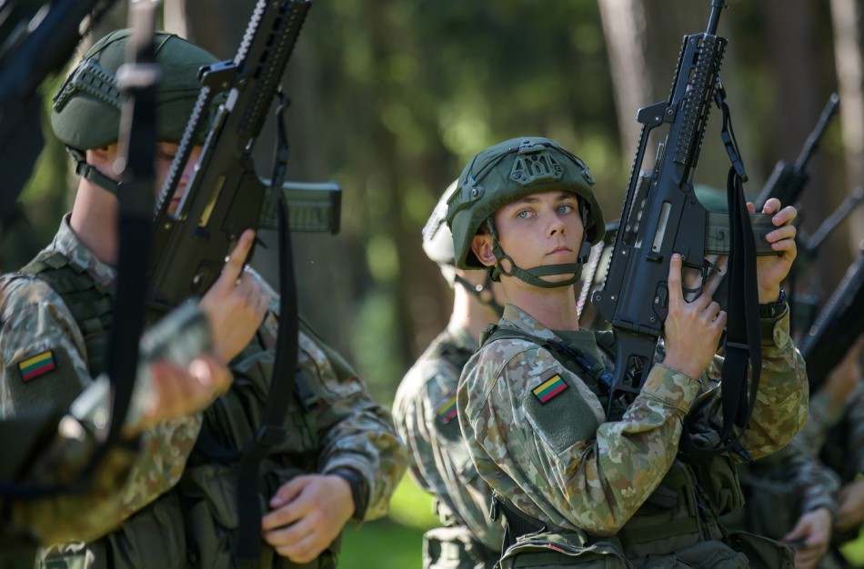 Pirmasis žingsnis norintiesiems papildyti karininkų gretas – studijos Karo akademijoje