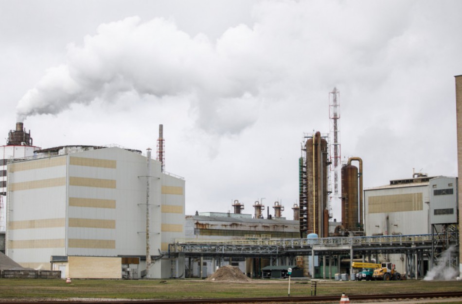 Pradedama skirstyti nemokamus apyvartinius taršos leidimus įmonėms: daugiausiai jų atiteks pramonės gigantams „Achema“, „Orlen Lietuva“ ir „Akmenės cementas“