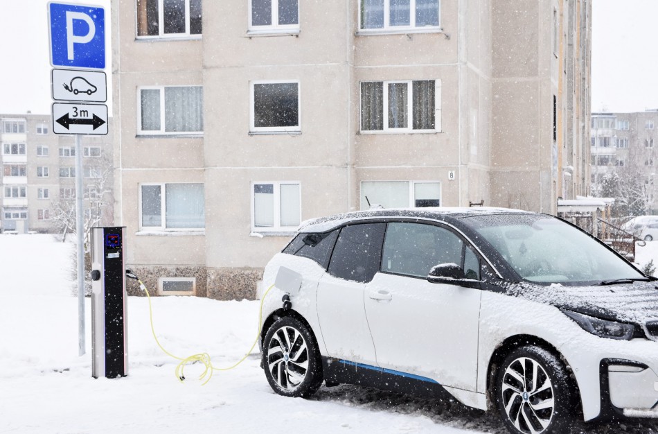 Jonavoje – dar viena elektromobilių įkrovimo stotelė
