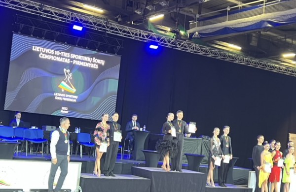 Jonavos vardas skambėjo skelbiant geriausias Lietuvos šokėjų poras
