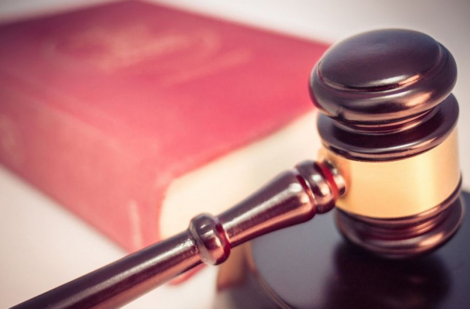 Buvęs Jonavos techninės apžiūros filialo darbuotojas pripažintas kaltu dėl dokumentų klastojimo, o buvęs policijos pareigūnas – dėl pasikėsinimo papirkti ir prekiauti poveikiu