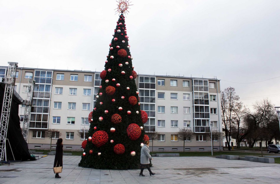 Šiandien Jonavoje – eglės įžiebimo šventė