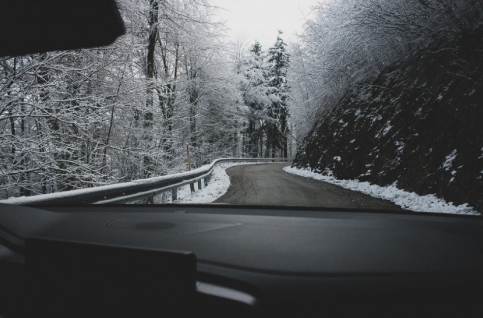 Dalinis polaidis atveria duobes keliuose