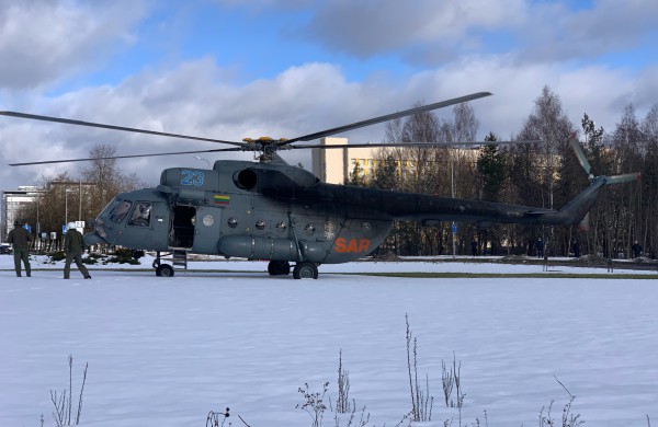 Karinis sraigtasparnis iš Rygos skubiai atgabeno donoro kepenis