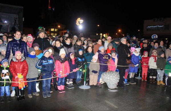 Jonaviečiai: "Pagaliau mūsų miesto eglė - graži!" 