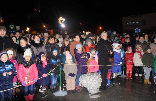 Jonaviečiai: "Pagaliau mūsų miesto eglė - graži!" 