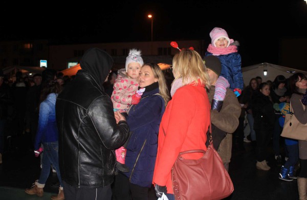 Jonaviečiai: "Pagaliau mūsų miesto eglė - graži!" 