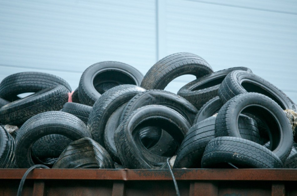 „Ne“ padangų gaisrams: nustatomos aiškios sąlygos, kaip saugiai naudoti perdirbtų padangų atliekas
