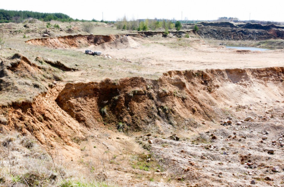 Atnaujinta mažųjų karjerų įrengimo ir naudojimo tvarka: smėlį ar žvyrą bus galima kasti iš giliau