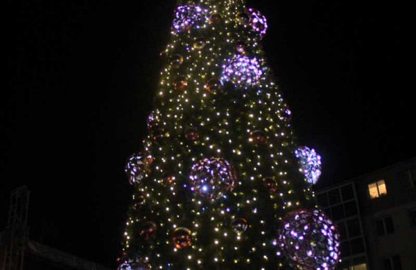 Jonaviečiai: "Pagaliau mūsų miesto eglė - graži!" 