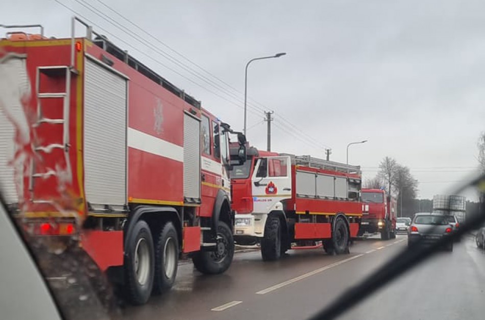 Savaitgalį ugniagesiai skubėjo į Žeimių gatvę