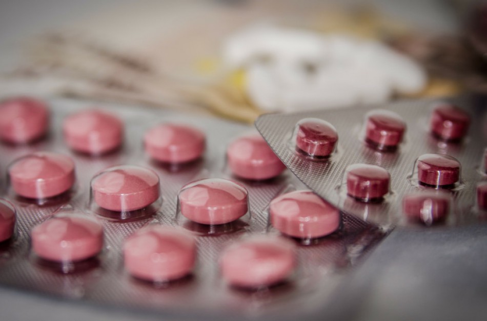 Nepasiturintiems pensininkams ir neįgaliesiems nereikia mokėti priemokų už vaistus