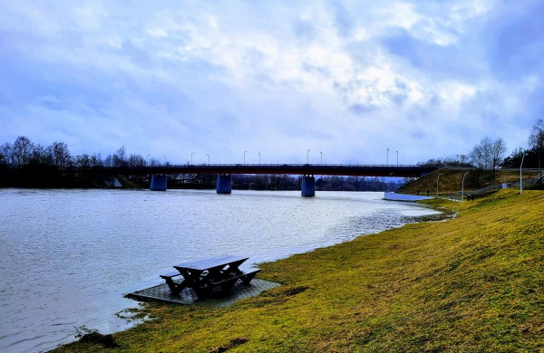 Dalis jonaviečių teigia taip paplūdusios Neries dar nematę: ar yra ko nerimauti?
