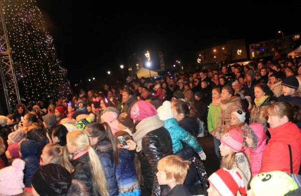 Jonaviečiai: "Pagaliau mūsų miesto eglė - graži!" 