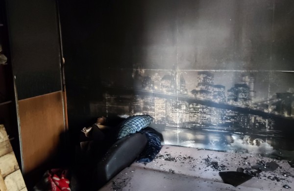 Po gaisro namų netekusi jonavietė netramdo ašarų: beliko prašyti žmonių pagalbos