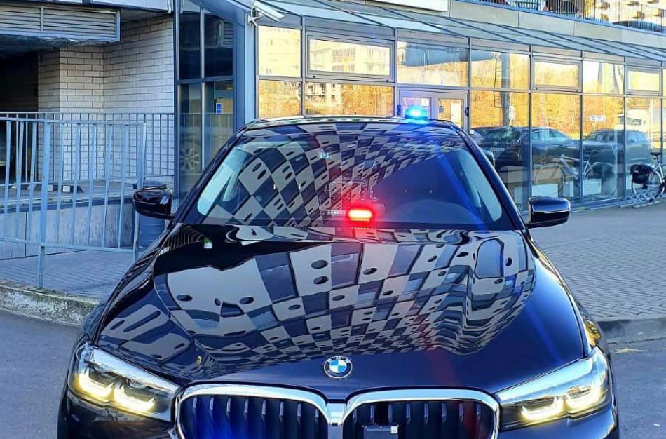 Naujas policijos BMW stebina galimybėmis: vienu metu gali „matyti“ 256 pažeidėjus, o jų stabdyti – nė nereikės