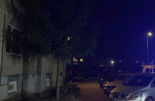 Nelaimė Žeimių tako gatvėje – pro buto langą iškrito vyriškis