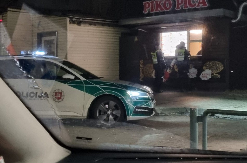 Diskusijas dėl automobilio parkavimo sukėlęs pareigūnas sulaukė kolegų dėmesio