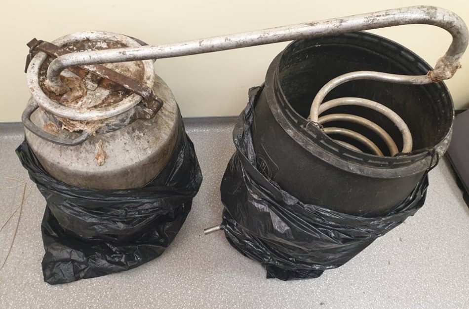 Jonavos rajone išaiškinta dar viena nelegalaus alkoholio gaminimo vieta