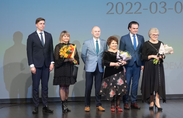 Moters dienai skirtame koncerte pagerbtos Metų Jonavietės