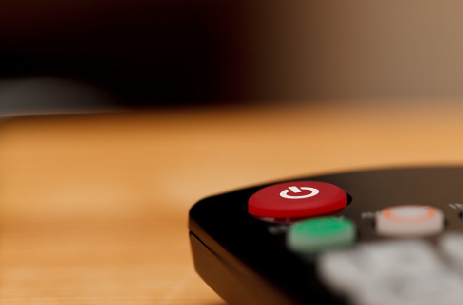 Dėl dezinformacijos, karo kurstymo bei propagandos stabdomas televizijos programos „Mir“ platinimas bei blokuojamos 57 interneto svetainės