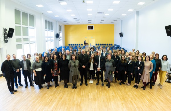 J. Ralio gimnazija: ,,Nepaleisk mano rankos, laisve!”