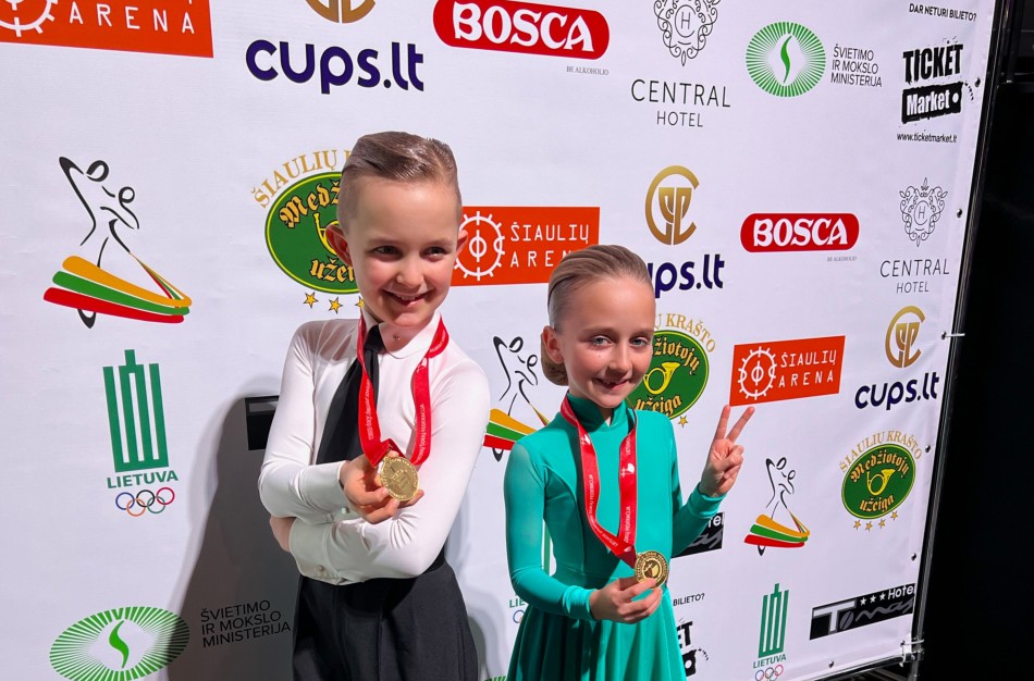 „Bonus“ šokėjai užtikrintai iškovoja pergales