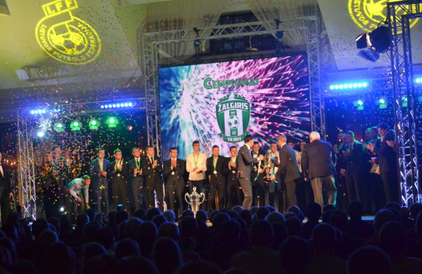 Aukso medaliai ir taurė – „Lietavos“ komandos rankose