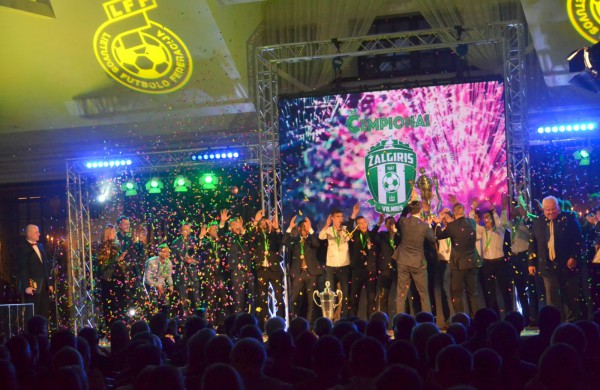 Aukso medaliai ir taurė – „Lietavos“ komandos rankose