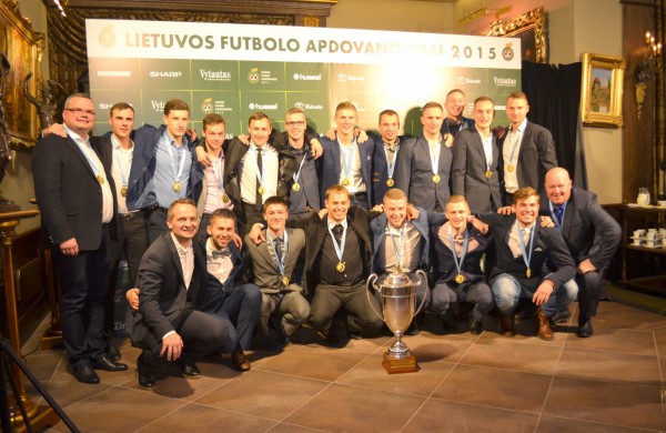 Aukso medaliai ir taurė – „Lietavos“ komandos rankose