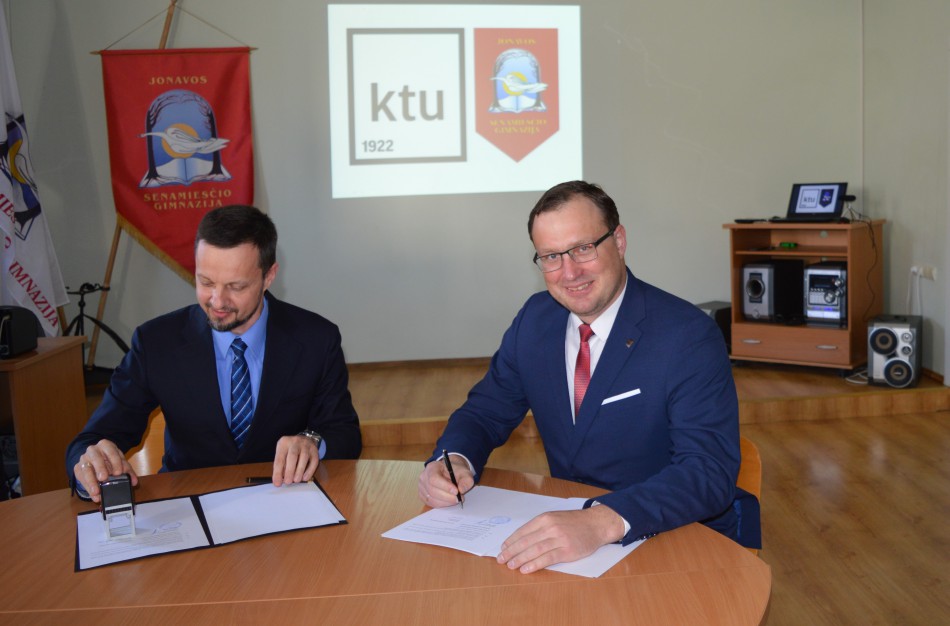 Jonavos Senamiesčio gimnazijoje - Kauno technologijos universiteto klasė