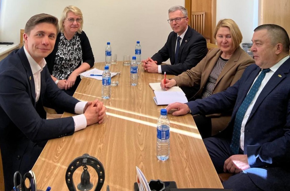 Susitikime Seime meras siūlo atidėti reformą, išsaugoti ligoninę