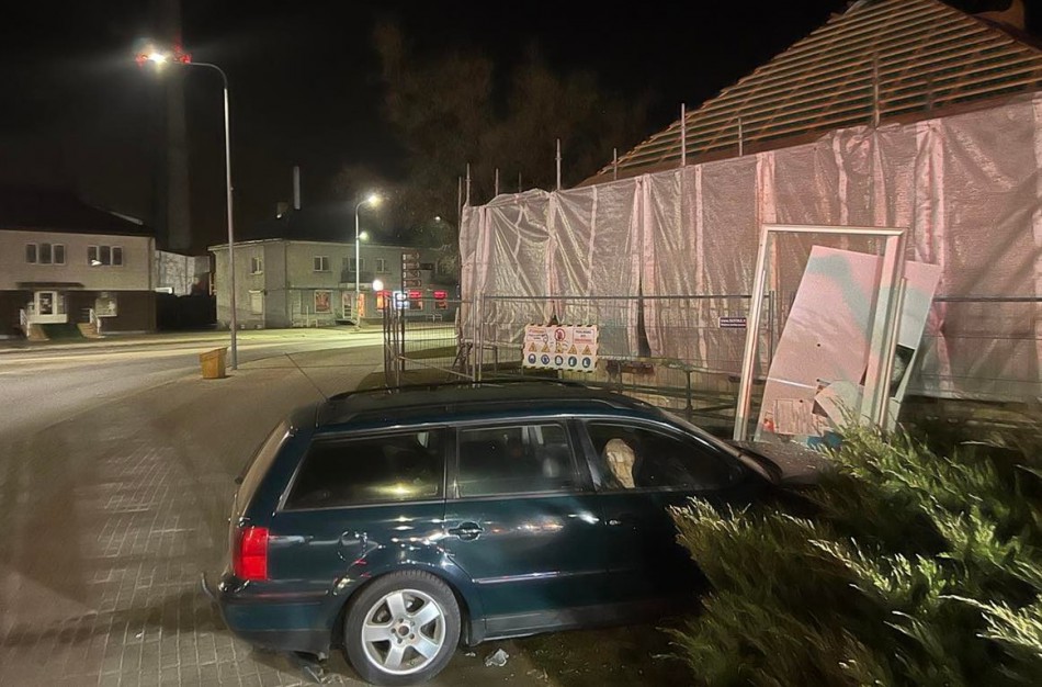 Gresia rimti nemalonumai: taranavo Jonavos muziejaus stendą ir pasišalino iš įvykio