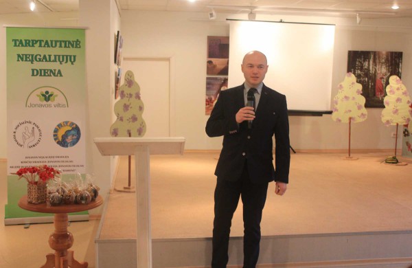 Neįgaliųjų dienai skirtoje šventėje – linkėjimai, juokas ir pažadai 