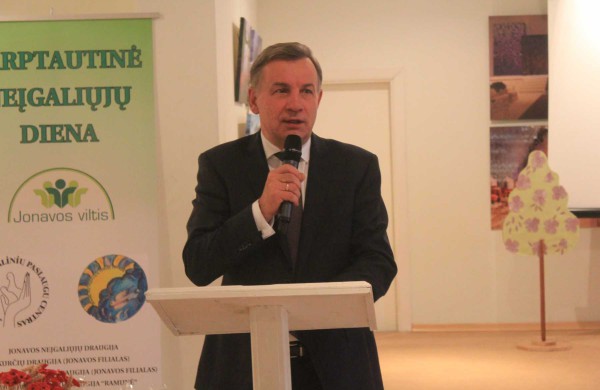 Neįgaliųjų dienai skirtoje šventėje – linkėjimai, juokas ir pažadai 