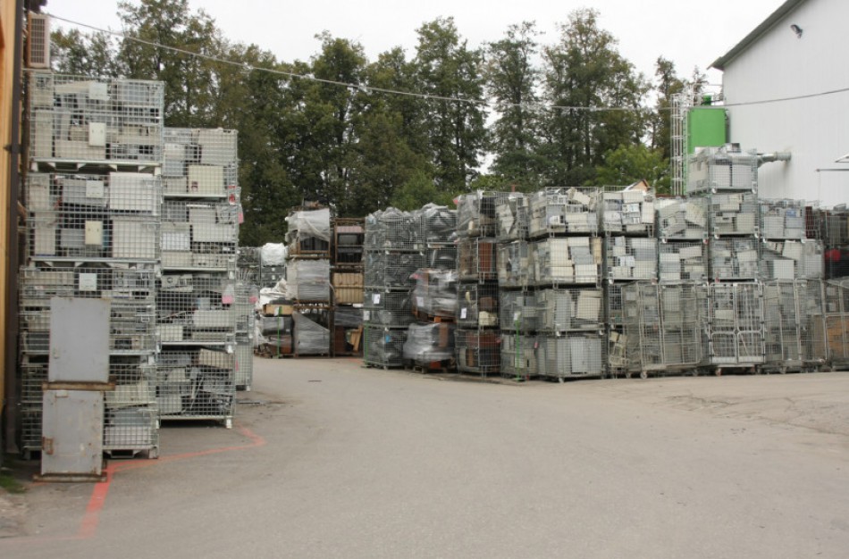 Svarstoma, kaip kuo daugiau antrinių žaliavų iš elektros ir elektroninės įrangos atliekų sugrąžinti į gamybą