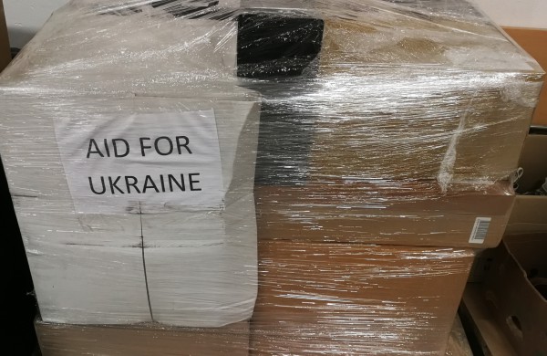 Jonavoje apsistojusius ukrainiečius pasiekė įspūdingo dydžio paramos siunta iš Anglijos