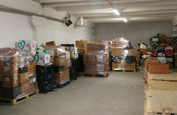 Jonavoje apsistojusius ukrainiečius pasiekė įspūdingo dydžio paramos siunta iš Anglijos