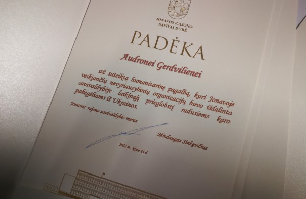 Jonavoje apsistojusius ukrainiečius pasiekė įspūdingo dydžio paramos siunta iš Anglijos